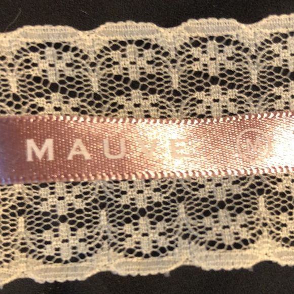 Mauve Brand Adorable High Neck w/ Lace Collar Black sz Med. hook and eye closure - Picture 11 of 13